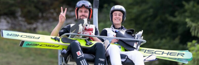 Mit dem Lift nach unten, wenn man nicht springen kann: Johannes Rydzek (GER), Jiri Konvalinka (CZE), (l-r)