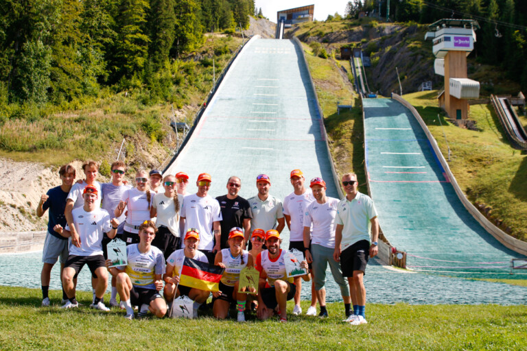 Team D: Richard Stenzel (GER), Jenny Nowak (GER), Nathalie Armbruster (GER), Tristan Sommerfeldt (GER), Johannes Rydzek (GER), (l-r)