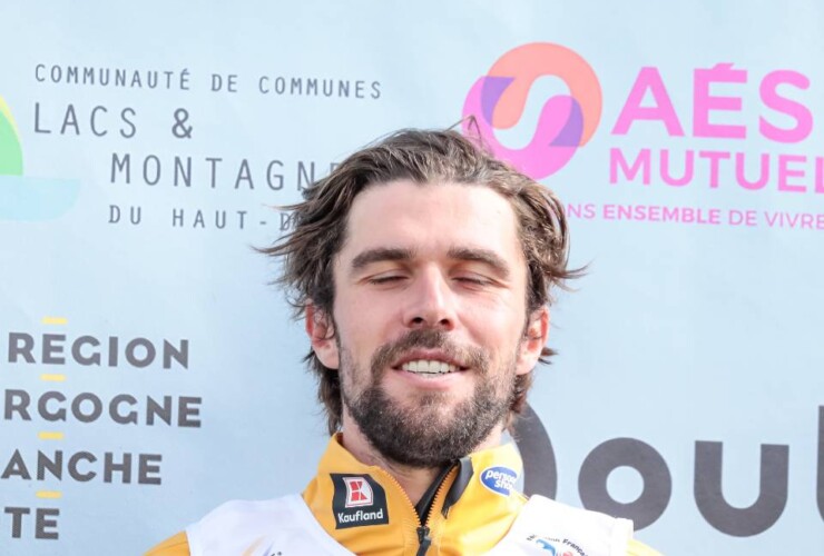 Johannes Rydzek (GER) genießt den Sieg.