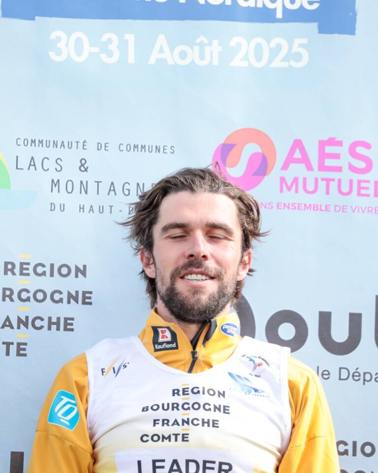 Johannes Rydzek (GER) genießt den Sieg.