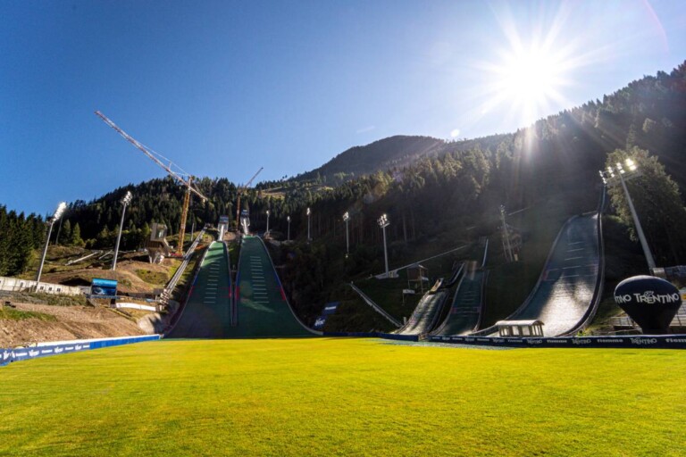 Die umgebauten Schanzen des Trampolino Giuseppe dal Ben in Predazzo sind im kommenden Winter Austragungsort der Olympischen Winterspiele.