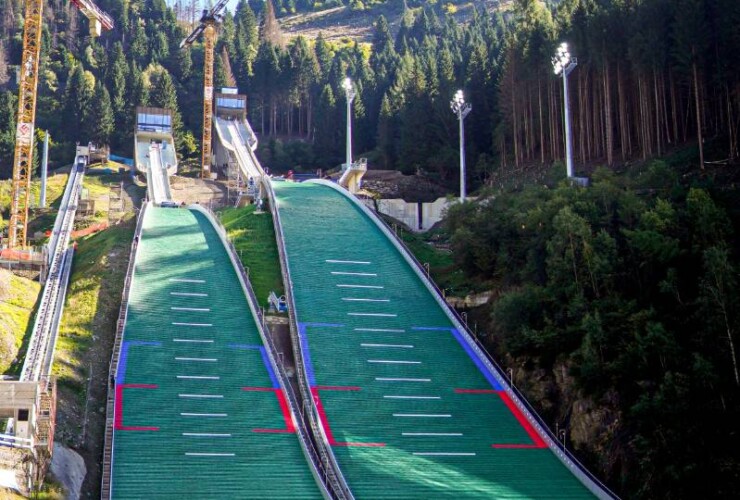 Die umgebauten Schanzen des Trampolino Giuseppe dal Ben in Predazzo sind im kommenden Winter Austragungsort der Olympischen Winterspiele.
