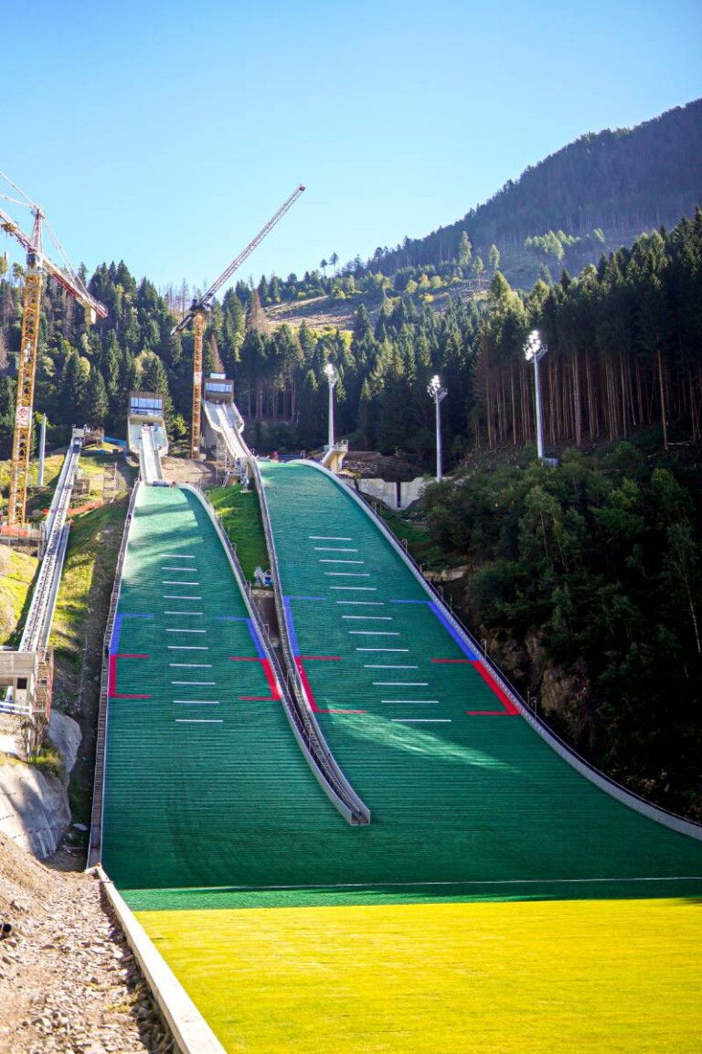 Die umgebauten Schanzen des Trampolino Giuseppe dal Ben in Predazzo sind im kommenden Winter Austragungsort der Olympischen Winterspiele.