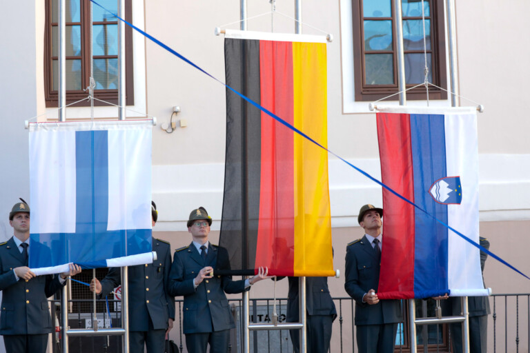 Flaggen der Siegerinnen