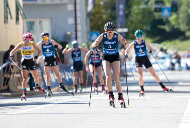 Nathalie Armbruster (GER), Heta Hirvonen (FIN), (l-r) im Zielsprint