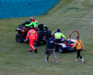 Haruka Kasai (JPN) stürzte und musste abtransportiert werden.