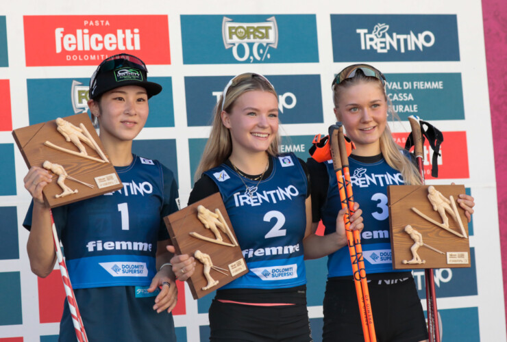 Die Tagessiegerinnen: Yuna Kasai (JPN), Minja Korhonen (FIN), Heta Hirvonen (FIN), (l-r)