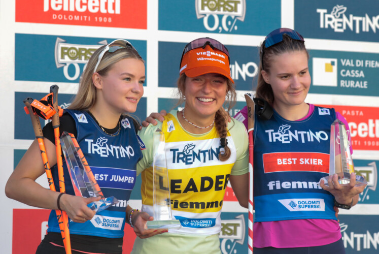 Die Besten der Gesamtwertung: Minja Korhonen (FIN), Nathalie Armbruster (GER), Ema Volavsek (SLO), (l-r)