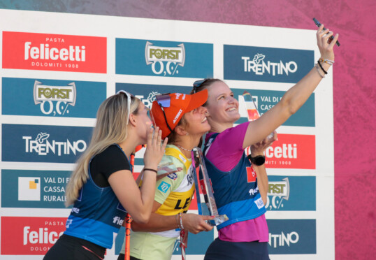 Siegerselfie: Minja Korhonen (FIN), Nathalie Armbruster (GER), Ema Volavsek (SLO), (l-r)