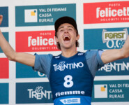 Stefan Rettenegger (AUT) feiert seinen zweiten Tagessieg.