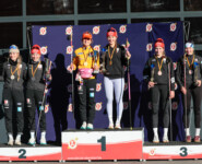 Das Damen-Podium im Team Sprint: Ronja Loh (SVSAC I), Jenny Nowak (SVSAC I), Nathalie Armbruster (SBW I), Fabienne Klumpp (SBW I), Sofia Eggensberger (BSV 1), Trine Göpfert (BSV 1), (l-r)
