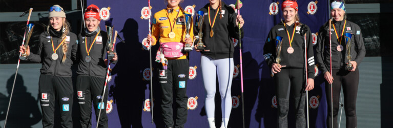 Das Damen-Podium im Team Sprint: Ronja Loh (SVSAC I), Jenny Nowak (SVSAC I), Nathalie Armbruster (SBW I), Fabienne Klumpp (SBW I), Sofia Eggensberger (BSV 1), Trine Göpfert (BSV 1), (l-r)