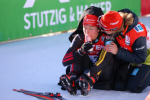 Nathalie Armbruster (GER), Physio Nina Jung (GER), (l-r)