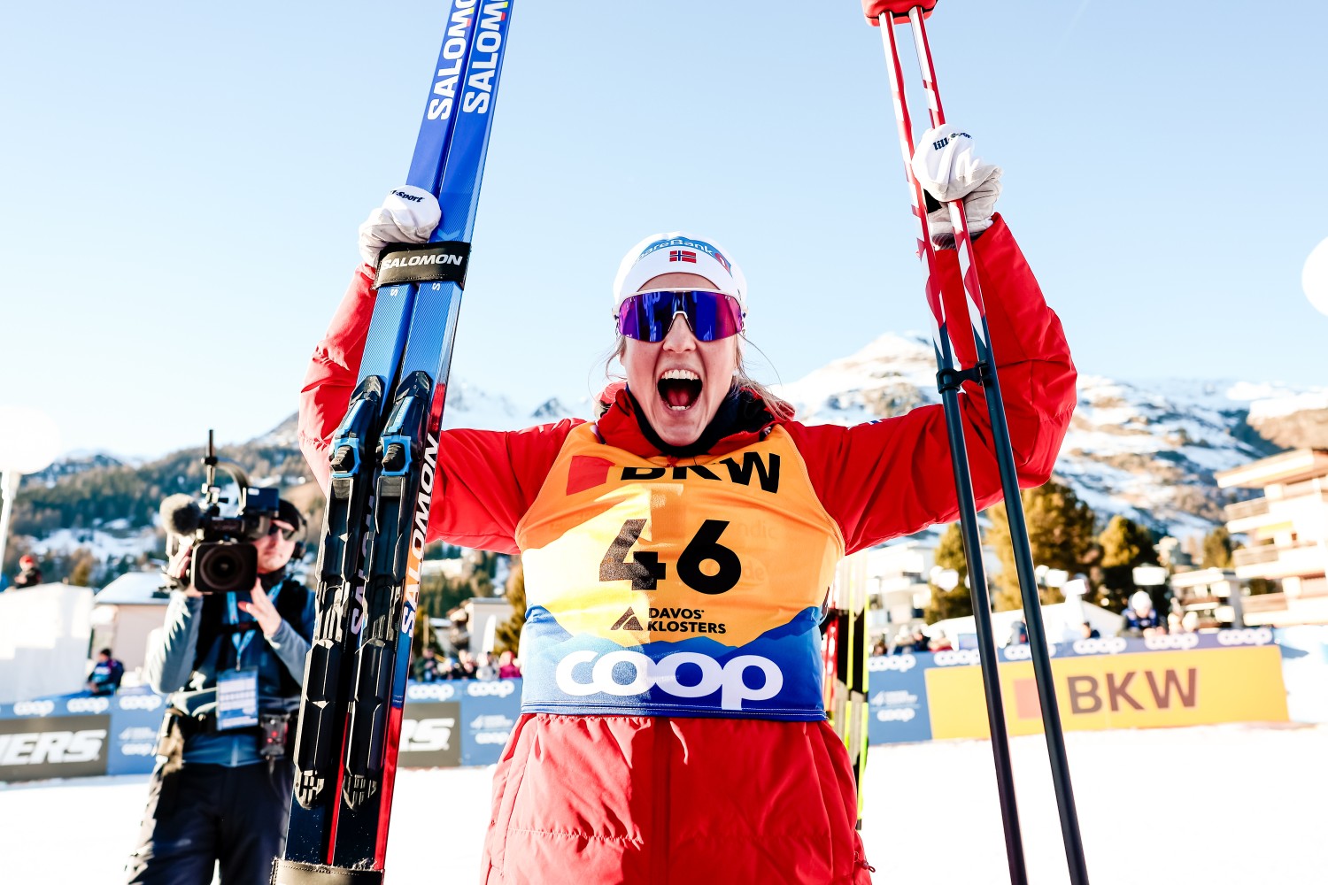 Langlauf-Weltcup-Karoline-Simpson-Larsen-feiert-Premierensieg-in-Davos-Hoffmann-und-Fink-Top10