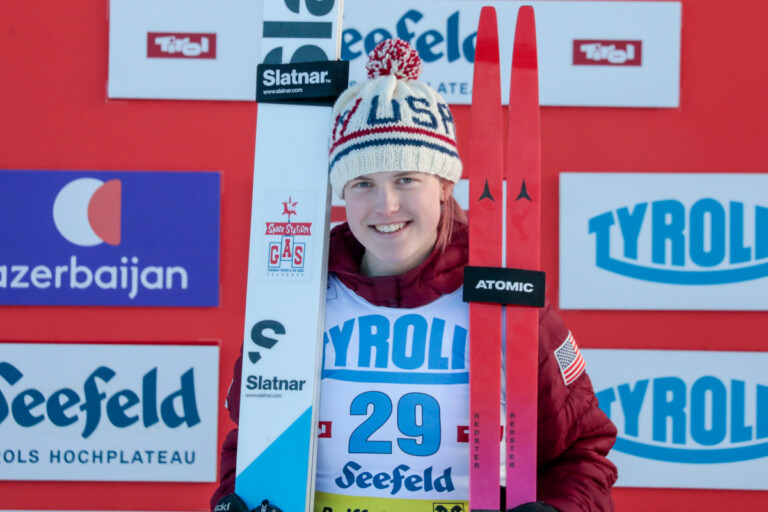 Alexa Brabec (USA) feiert ihren ersten Weltcupsieg.
