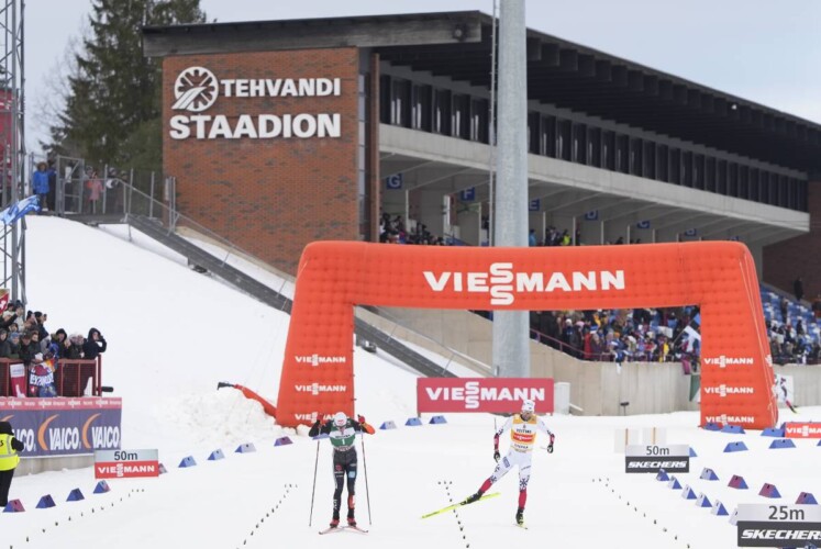 Enger Kampf: Vinzenz Geiger (GER), Jarl Magnus Riiber (NOR), (l-r)