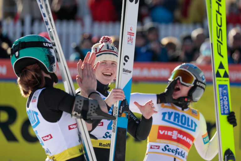 Ema Volavsek (SLO), Alexa Brabec (USA), Ida Marie Hagen (NOR), (l-r)