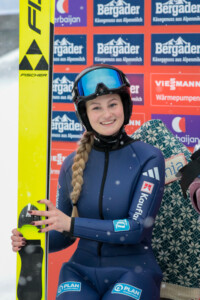 Maja Loh (GER) durfte als Einzige springen und kurz auf dem Stuhl der Führenden Platz nehmen.