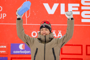 Akito Watabe (JPN) bestritt seinen 296. Einzelweltcup und wurde für diesen Rekord geehrt.