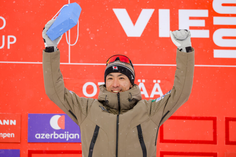 Akito Watabe (JPN) bestritt seinen 296. Einzelweltcup und wurde für diesen Rekord geehrt.