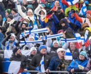 Finnische Fans feiern die Silbermedaille für Eero Hirvonen (FIN) und Ilkka Herola (FIN).