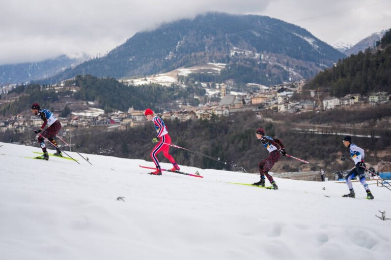 Die Verfolgergruppe: Johannes Rydzek (GER), Andreas Skoglund (NOR), Julian Schmid (GER), Akito Watabe (JPN) (l-r)