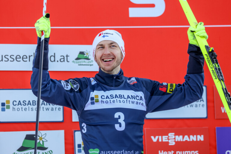 Ilkka Herola (FIN) gewinnt das erste Skifliegen der Nordischen Kombination.