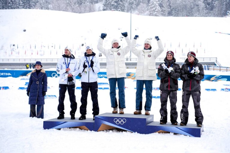 Das Podium des Team Sprints: Eero Hirvonen (FIN), Ilkka Herola (FIN), Jens Luraas Oftebro (NOR), Andreas Skoglund (NOR), Johannes Lamparter (AUT), Stefan Rettenegger (AUT), (l-r)