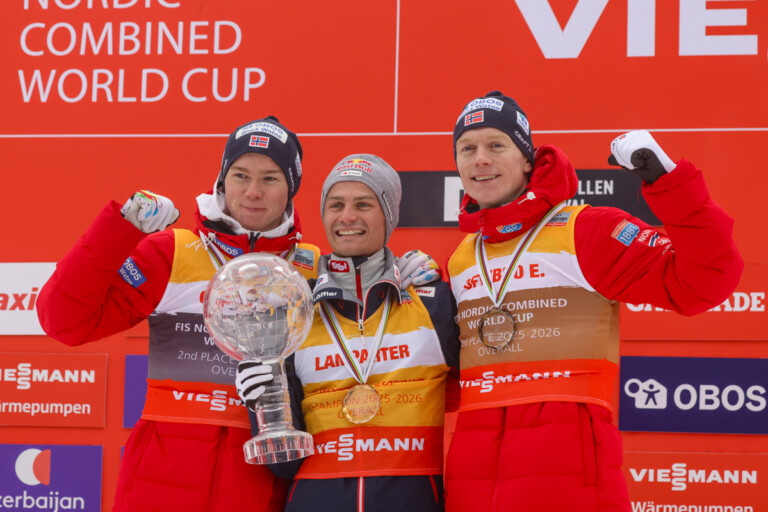 Top 3 Gesamtweltcup: Jens Luraas Oftebro (NOR), Johannes Lamparter (AUT), Einar Luraas Oftebro (NOR), (l-r)