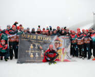Johannes Rydzek (GER) wurde von Team und Familie am Holmenkollen verabschiedet.