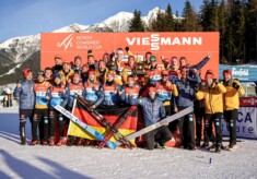 Das deutsche Team nach dem doppelten Triple-Gewinn durch Vinzenz Geiger (GER) und Nathalie Armbruster (GER) in Seefeld (AUT)