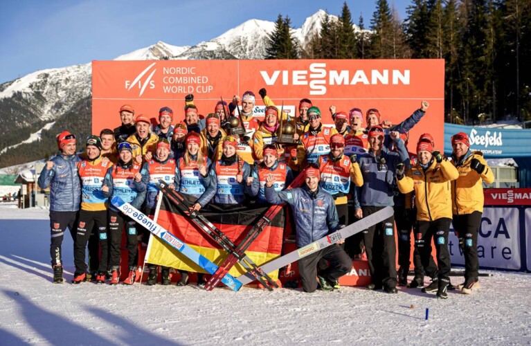 Das deutsche Team nach dem doppelten Triple-Gewinn durch Vinzenz Geiger (GER) und Nathalie Armbruster (GER) in Seefeld (AUT)