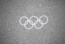Das Symbol der Olympischen Spiele im winterlichen Schneetreiben