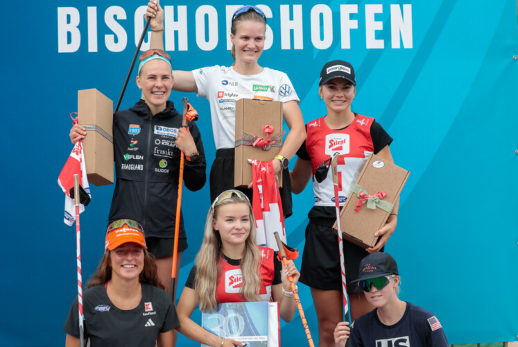 Das Damen-Podium: Ida Marie Hagen (NOR), Ema Volavsek (SLO), Katharina Gruber (AUT), (l-r), Nathalie Armbruster (GER), Minja Korhonen (FIN), Alexa Brabec (USA), (l-r)