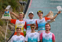 Das Podium der Männer: David Mach (GER), Fabio Obermeyr (AUT), Richard Stenzel (GER), (l-r), Manuel Faisst (GER), Simon Mach (GER), Mael Tyrode (FRA), (unten, l-r)