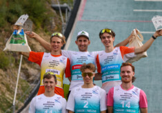Das Podium der Männer: David Mach (GER), Fabio Obermeyr (AUT), Richard Stenzel (GER), (l-r), Manuel Faisst (GER), Simon Mach (GER), Mael Tyrode (FRA), (unten, l-r)