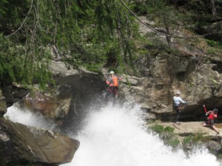 so-klettersteig-uber-stuibenfall